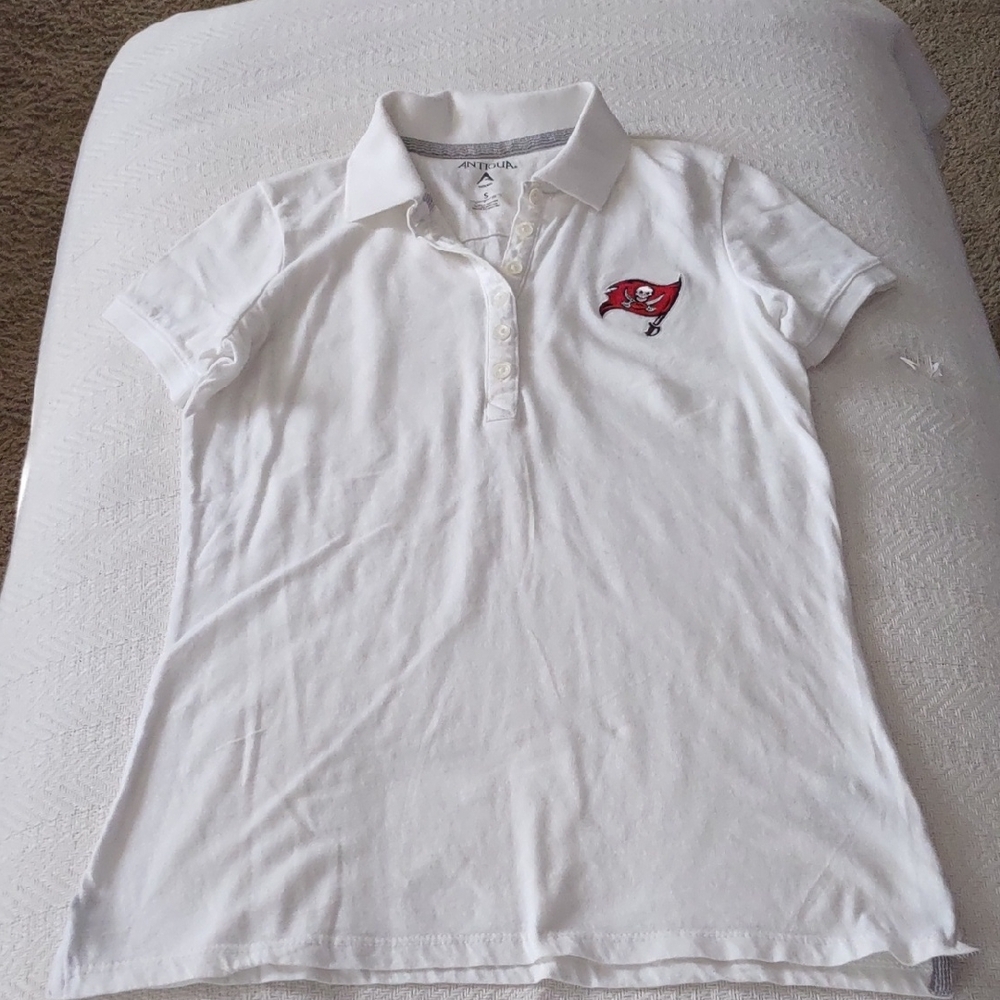 Tampa Bay Buccaneers Women's White Legacy Pique Short Sleeve Polo Shirt, Small